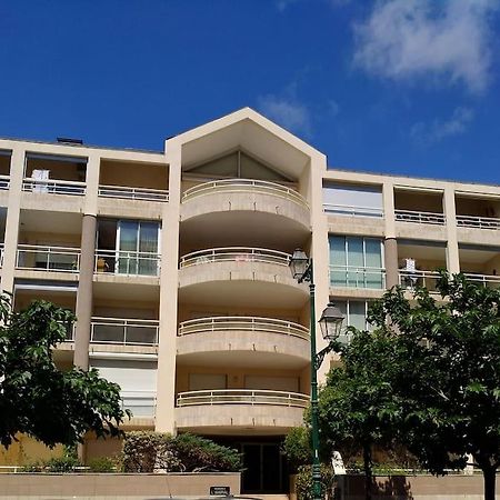 Appartement 2 Pieces Avec Une Grande Terrasse, 3 Etoiles, Wifi, Box Pour Vehicule Et Velos لي سابلِ دولونْ المظهر الخارجي الصورة