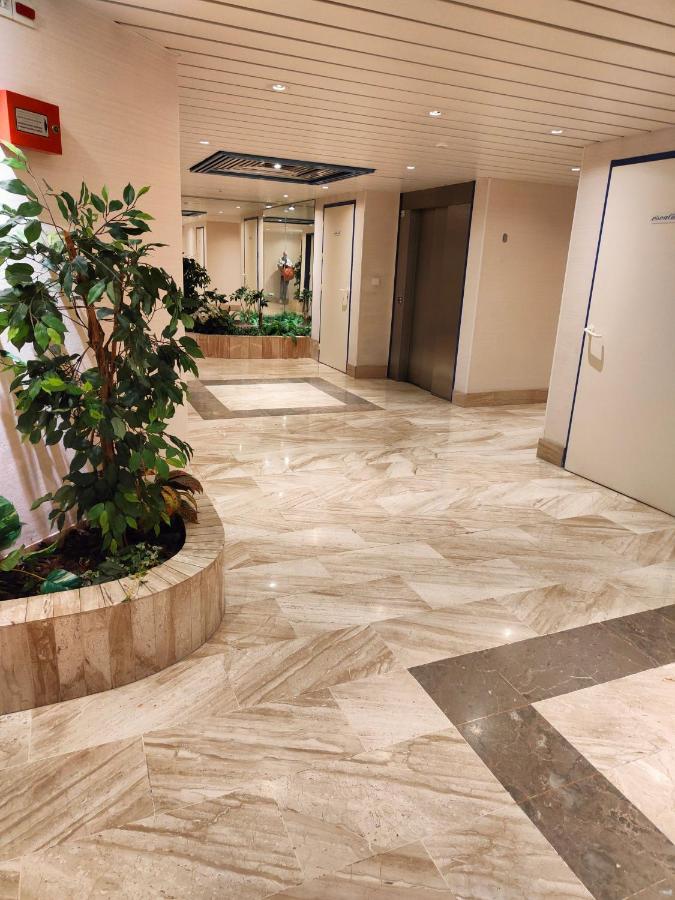 Appartement 2 Pieces Avec Une Grande Terrasse, 3 Etoiles, Wifi, Box Pour Vehicule Et Velos لي سابلِ دولونْ المظهر الخارجي الصورة