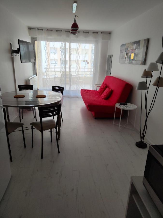 Appartement 2 Pieces Avec Une Grande Terrasse, 3 Etoiles, Wifi, Box Pour Vehicule Et Velos لي سابلِ دولونْ المظهر الخارجي الصورة