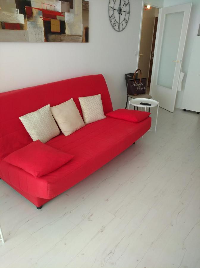 Appartement 2 Pieces Avec Une Grande Terrasse, 3 Etoiles, Wifi, Box Pour Vehicule Et Velos لي سابلِ دولونْ المظهر الخارجي الصورة