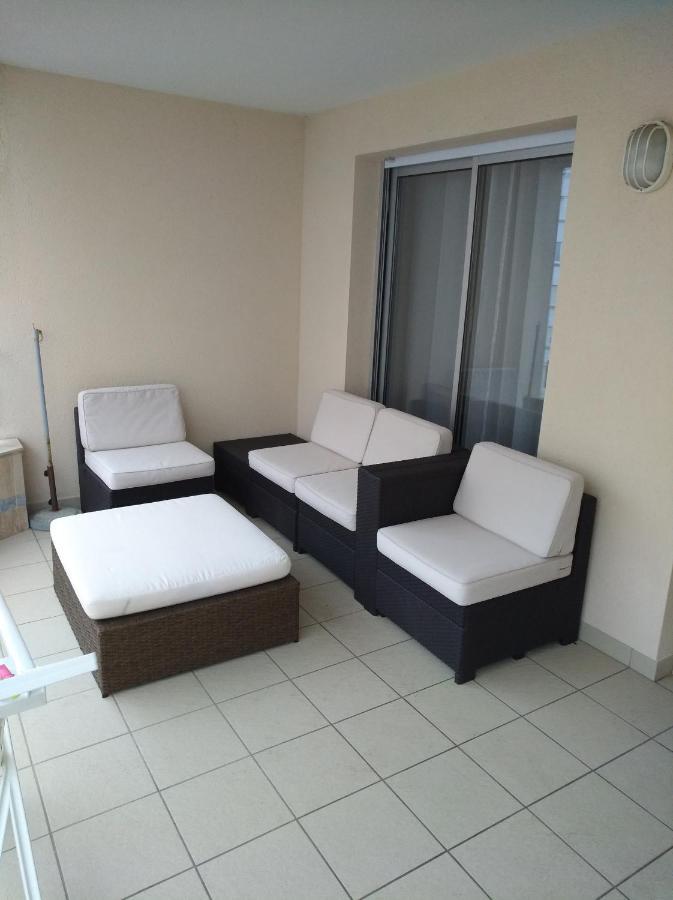Appartement 2 Pieces Avec Une Grande Terrasse, 3 Etoiles, Wifi, Box Pour Vehicule Et Velos لي سابلِ دولونْ المظهر الخارجي الصورة