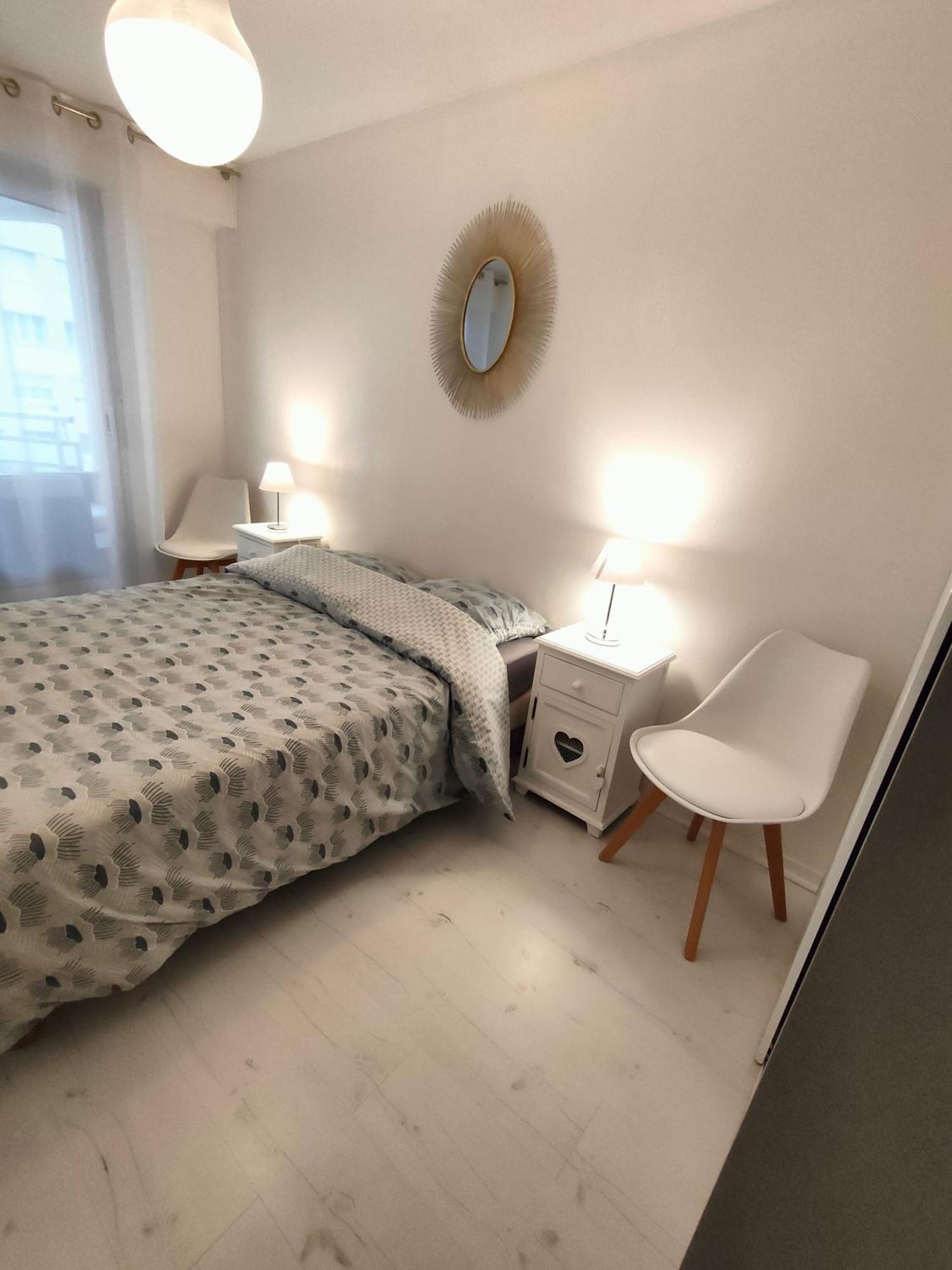 Appartement 2 Pieces Avec Une Grande Terrasse, 3 Etoiles, Wifi, Box Pour Vehicule Et Velos لي سابلِ دولونْ المظهر الخارجي الصورة