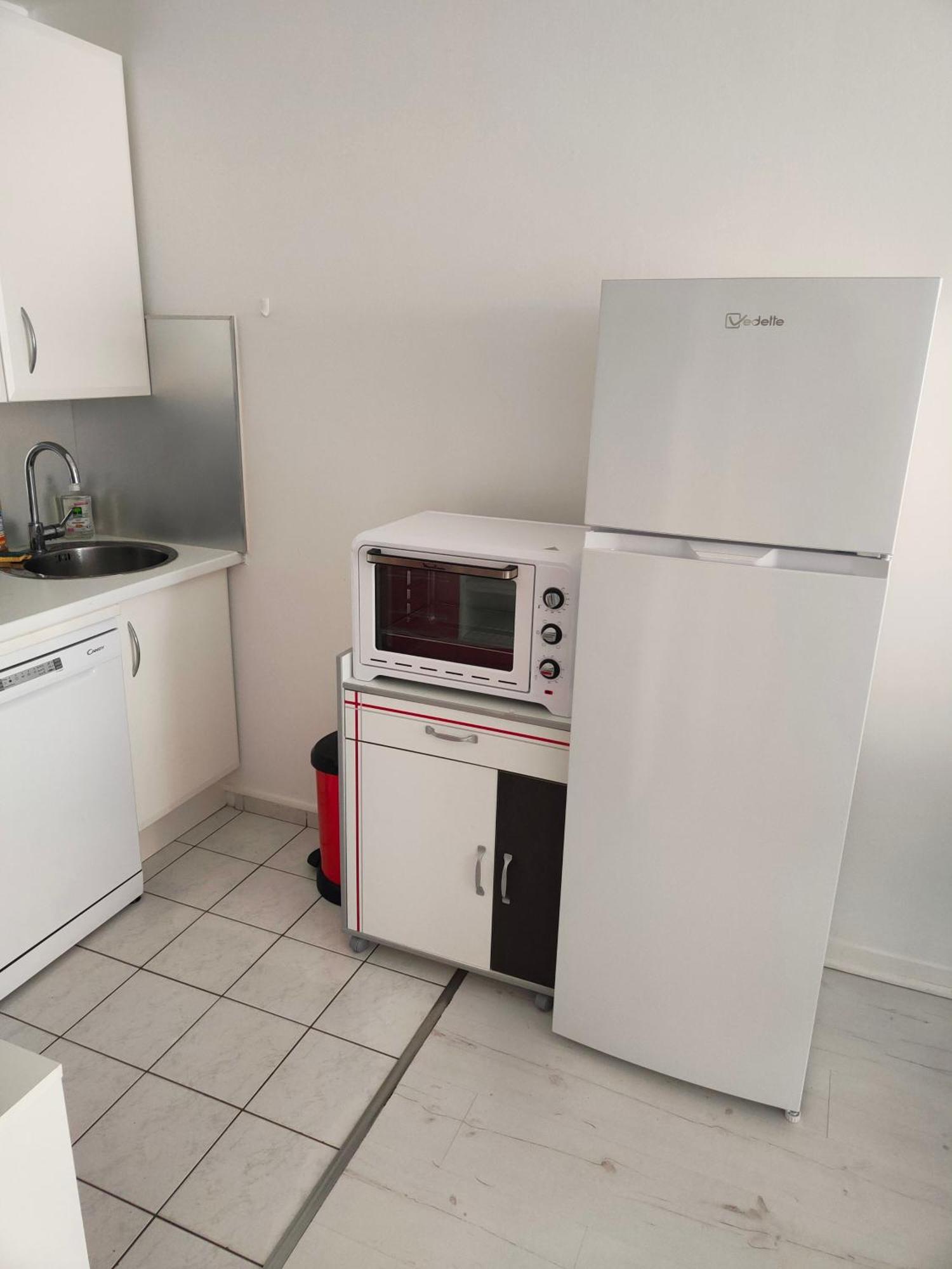 Appartement 2 Pieces Avec Une Grande Terrasse, 3 Etoiles, Wifi, Box Pour Vehicule Et Velos لي سابلِ دولونْ المظهر الخارجي الصورة